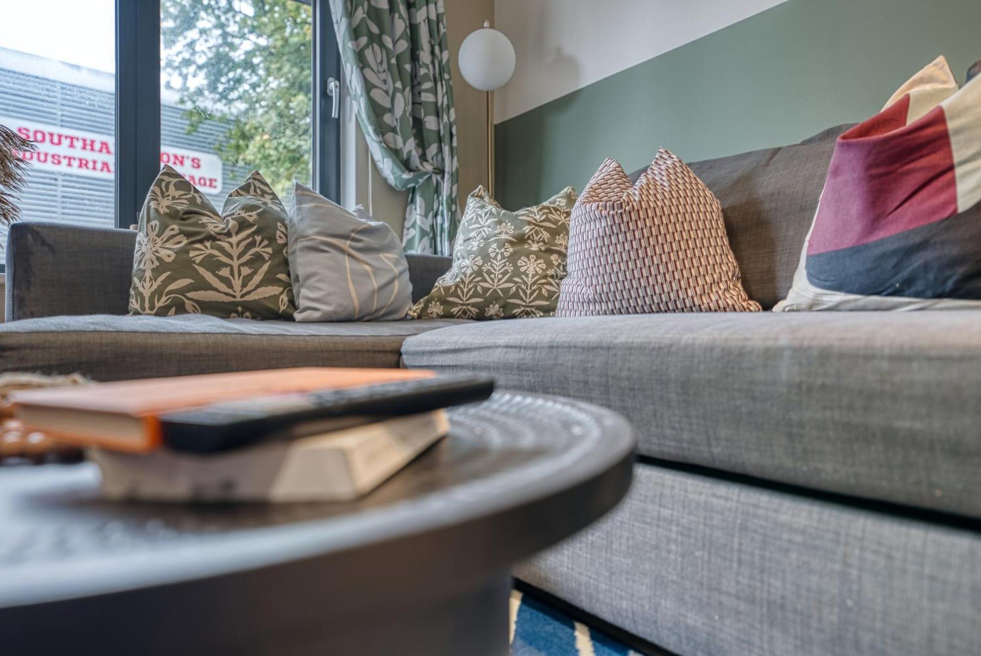 1 Bedroom Ocean Village Luxurious, Stylish & Cosy Apartment, Central Location In Southampton, Sleeps 4 - Summer Special Offer! - By Blue Puffin Stays Exterior foto