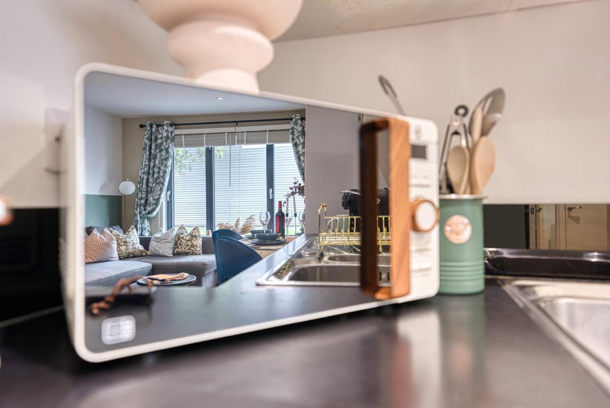 1 Bedroom Ocean Village Luxurious, Stylish & Cosy Apartment, Central Location In Southampton, Sleeps 4 - Summer Special Offer! - By Blue Puffin Stays Exterior foto