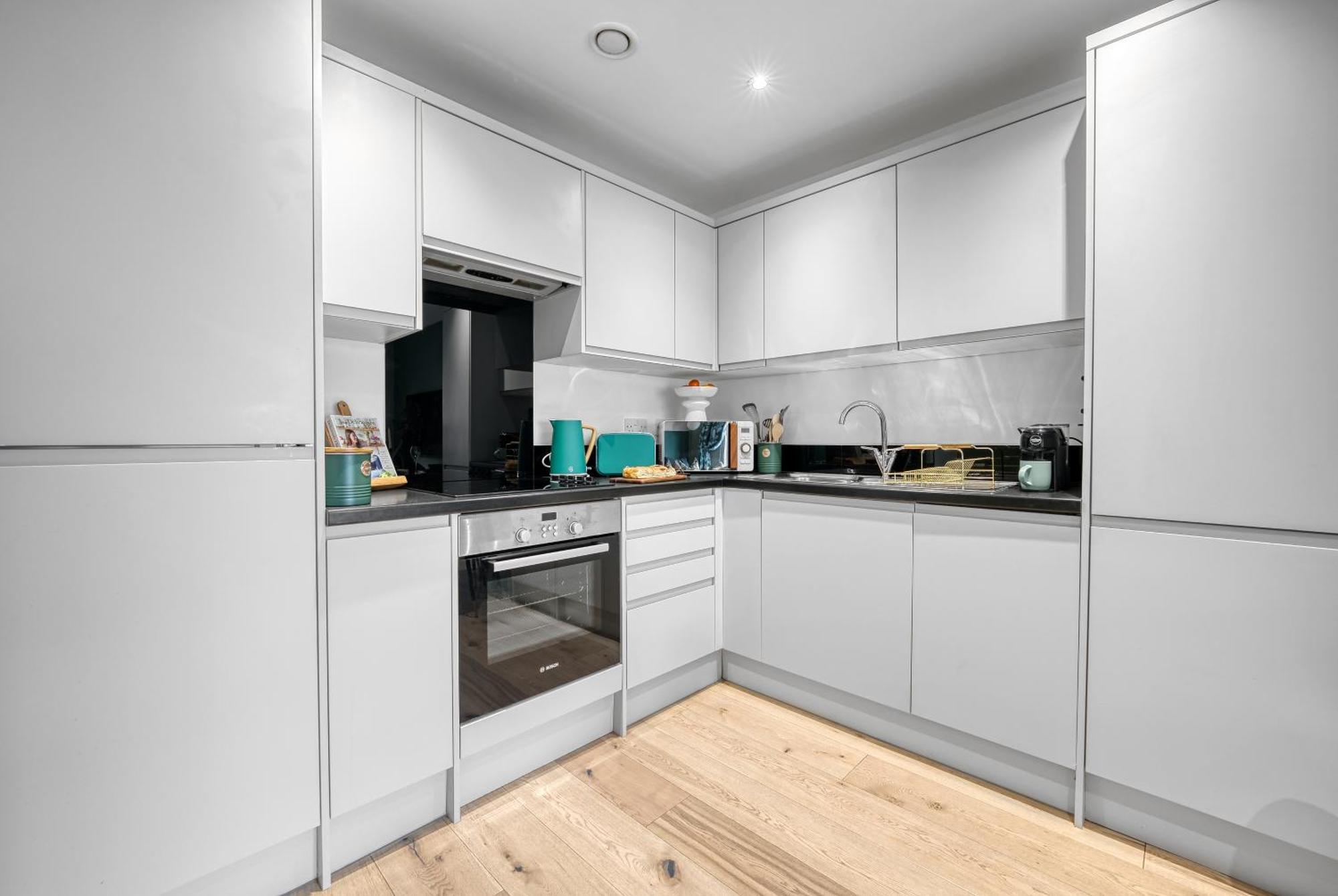 1 Bedroom Ocean Village Luxurious, Stylish & Cosy Apartment, Central Location In Southampton, Sleeps 4 - Summer Special Offer! - By Blue Puffin Stays Exterior foto
